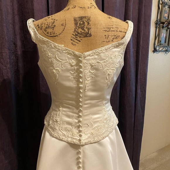 Atelier Diagonal wedding dress, size 8 - Picture 3 of 4